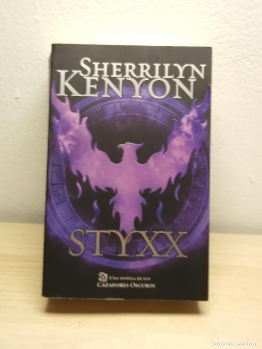 Libros de segunda mano: Styxx (Cazadores Oscuros 23) (Narrativa femenina) de Sherrilyn Kenyon -Tapa blanda