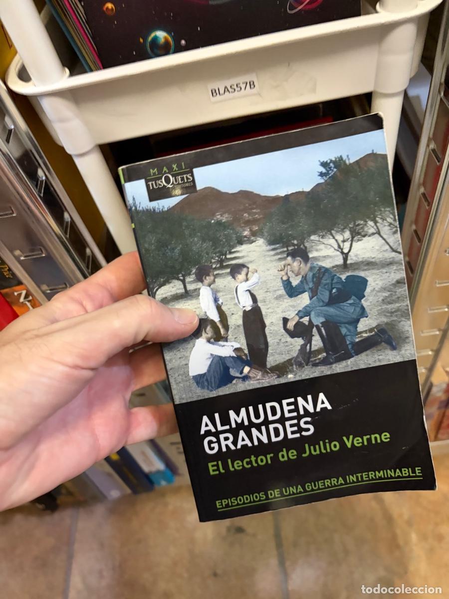 Libros de segunda mano: BLAS57B MAXI TUS QUETS ALMUDENA GRANDES El lector de Julio Verne