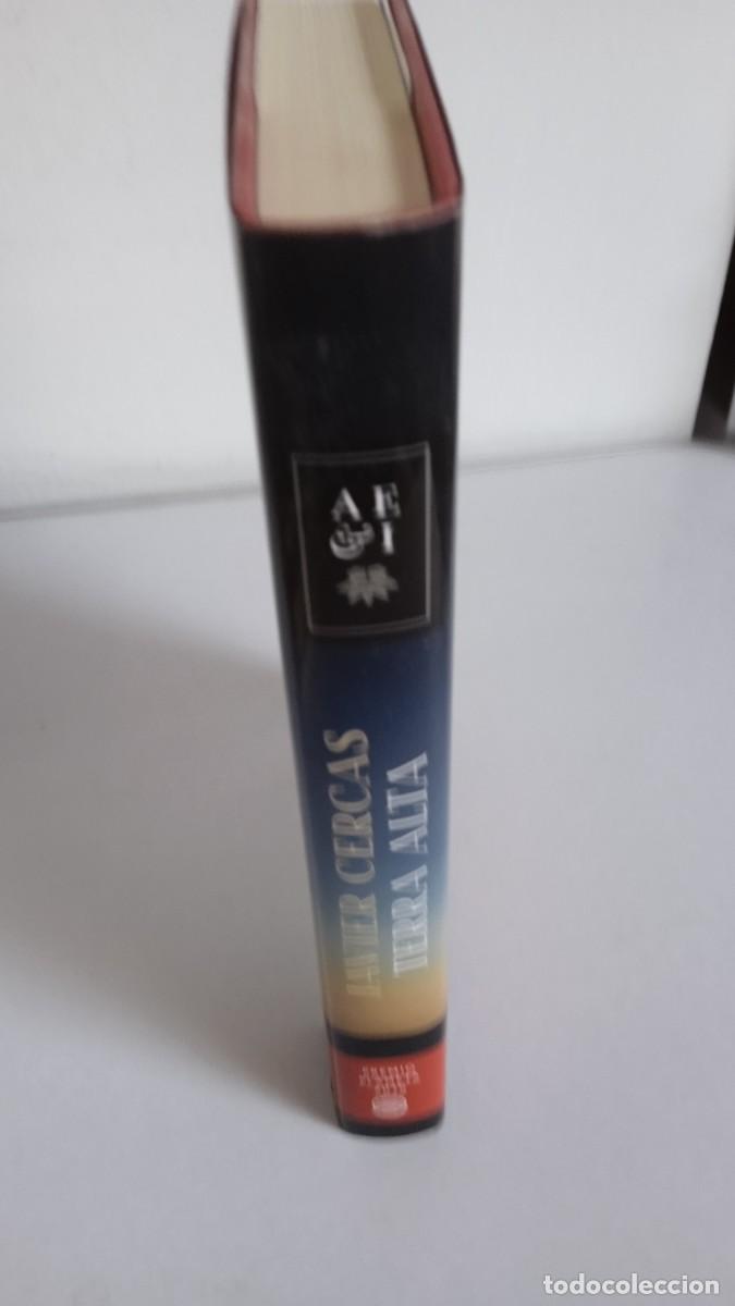Libros de segunda mano: TERRA ALTA Javier Cercas - Foto 2