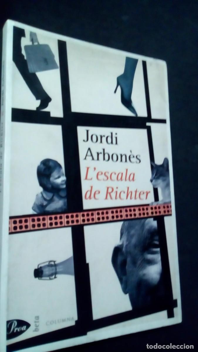 Libros de segunda mano: L&acute;ESCALA DE RICHTER - JORDI ARBONES - EN CATALAN *-LIBRO COMO NUEVO