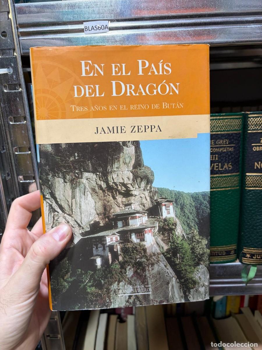 Libros de segunda mano: BLAS60A EN EL PA&Iacute;S DEL DRAG&Oacute;N. Tres a&ntilde;os en el reino de But&aacute;n &mdash; Jamie Zeppa &mdash; Biblioteca Grandes Via