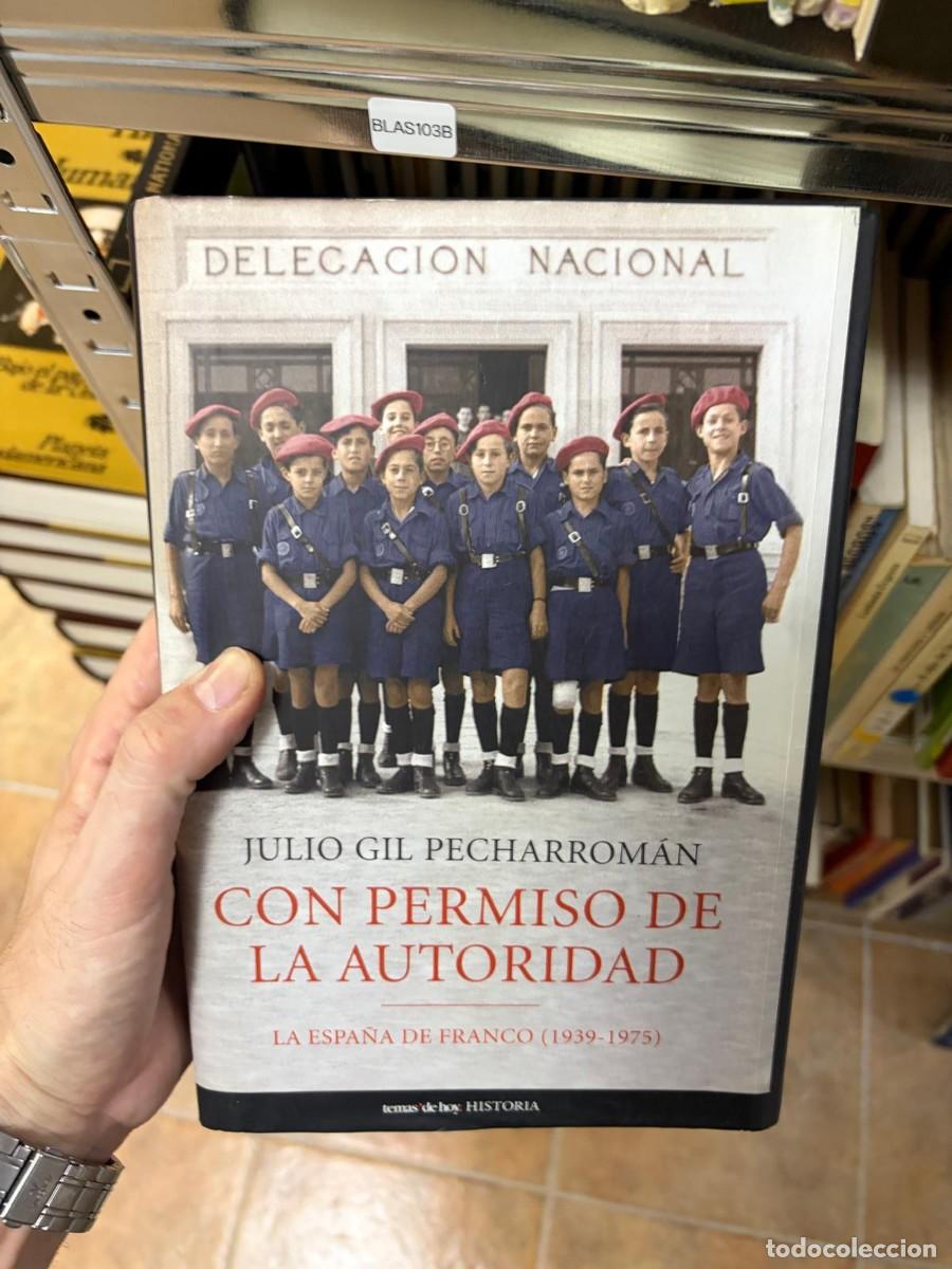 Libros de segunda mano: BLAS103B CON PERMISO DE LA AUTORIDAD: la Espa&ntilde;a de Franco (1939-1975), Julio Gil Pecharrom&aacute;n, Temas