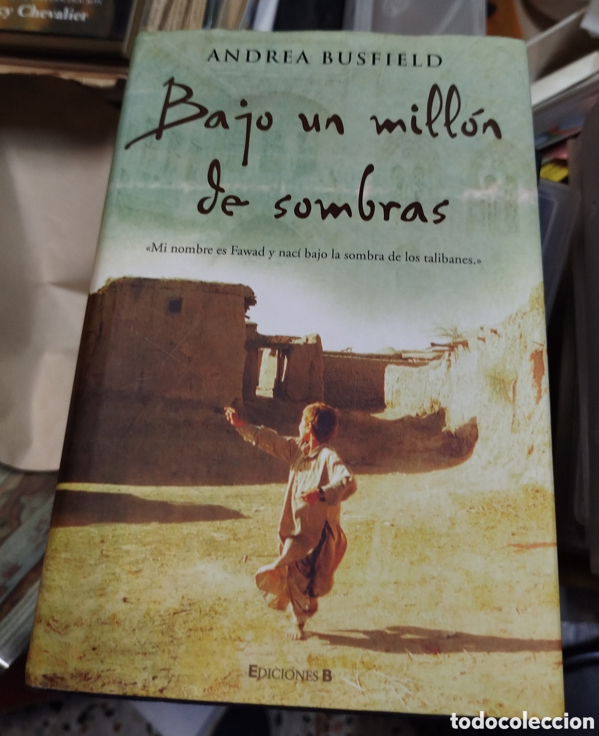 Libros de segunda mano: Bajo un mill&oacute;n de sombras - Andrea busfield