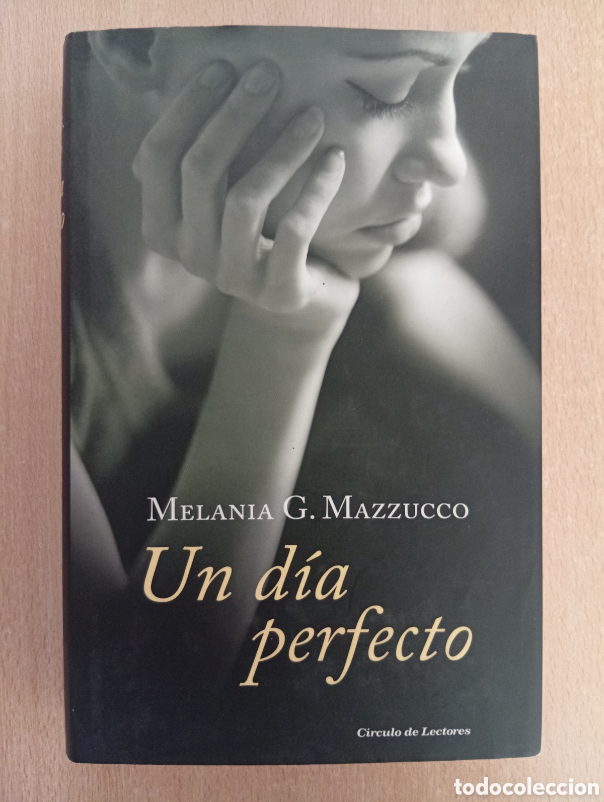 Second hand books: UN D&Iacute;A PERFECTO. Melania G. Mazzucco. C&iacute;rculo de Lectores