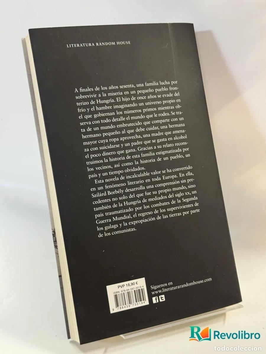 Libros de segunda mano: Los despose&iacute;dos - Szil&aacute;rd Borb&eacute;ly - Foto 2