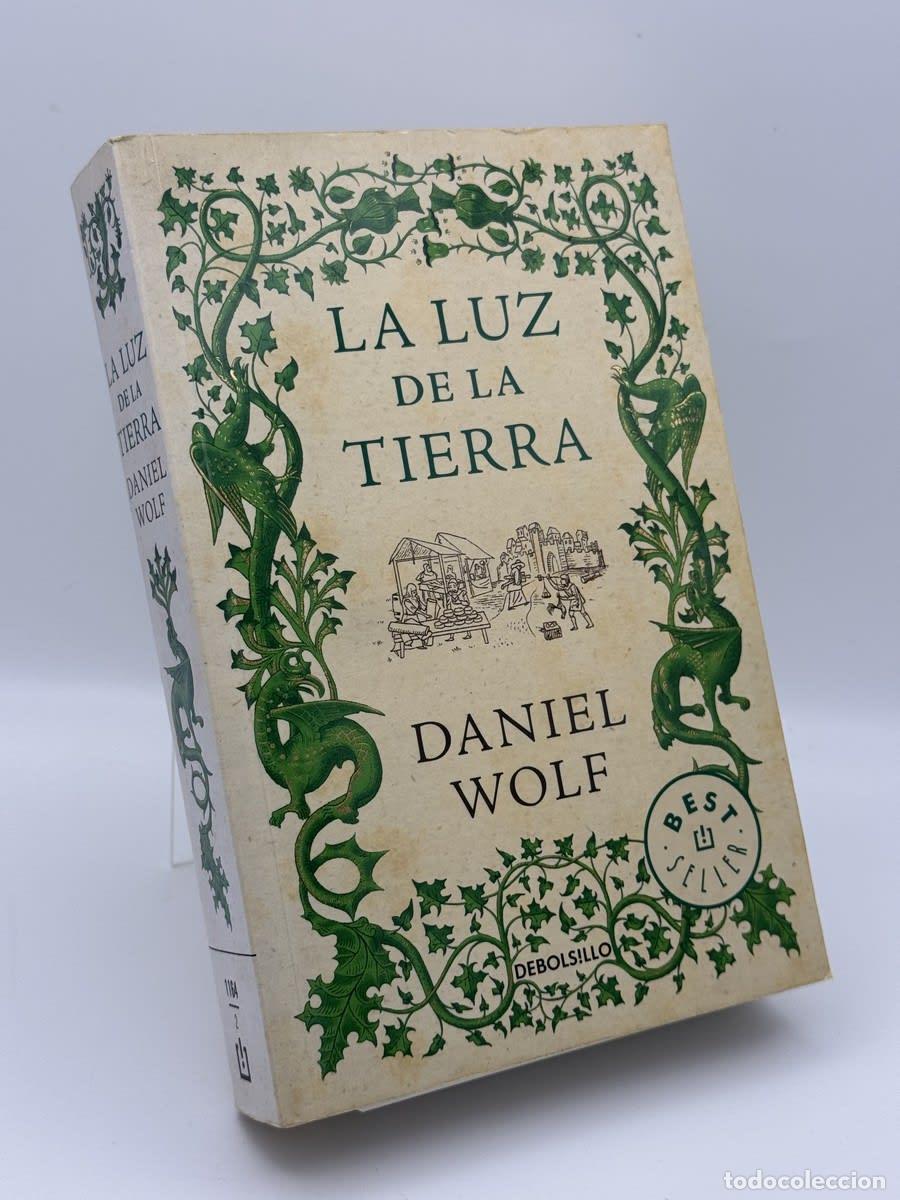 Second hand books: La luz de la tierra - Daniel Wolf, Carlos Fortea Gil