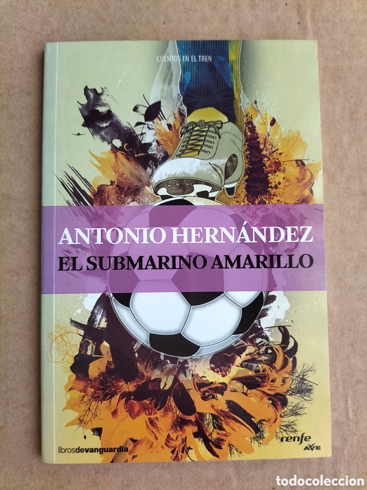 Libros de segunda mano: El submarino amarillo / El submar&iacute; groc. Antonio Hern&aacute;ndez. Cuentos en el tren Contes al tren. Libro