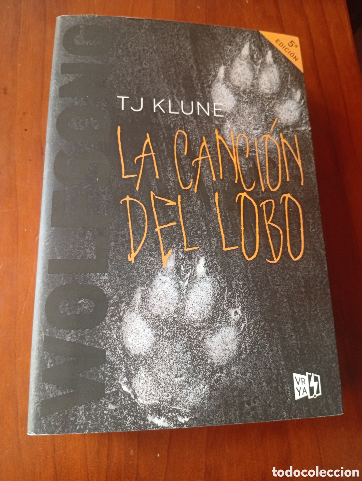 Libros de segunda mano: LA CANCION DEL LOBO WOLFSONG T J KLUNE VRYA