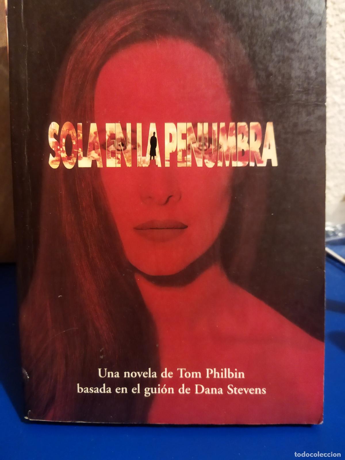 Libros de segunda mano: Sola en la penumbra la novela