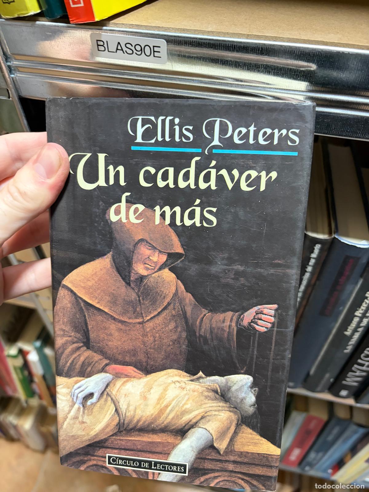 Gebrauchte B&uuml;cher: BLAS90E UN CAD&Aacute;VER DE M&Aacute;S Ellis Peters