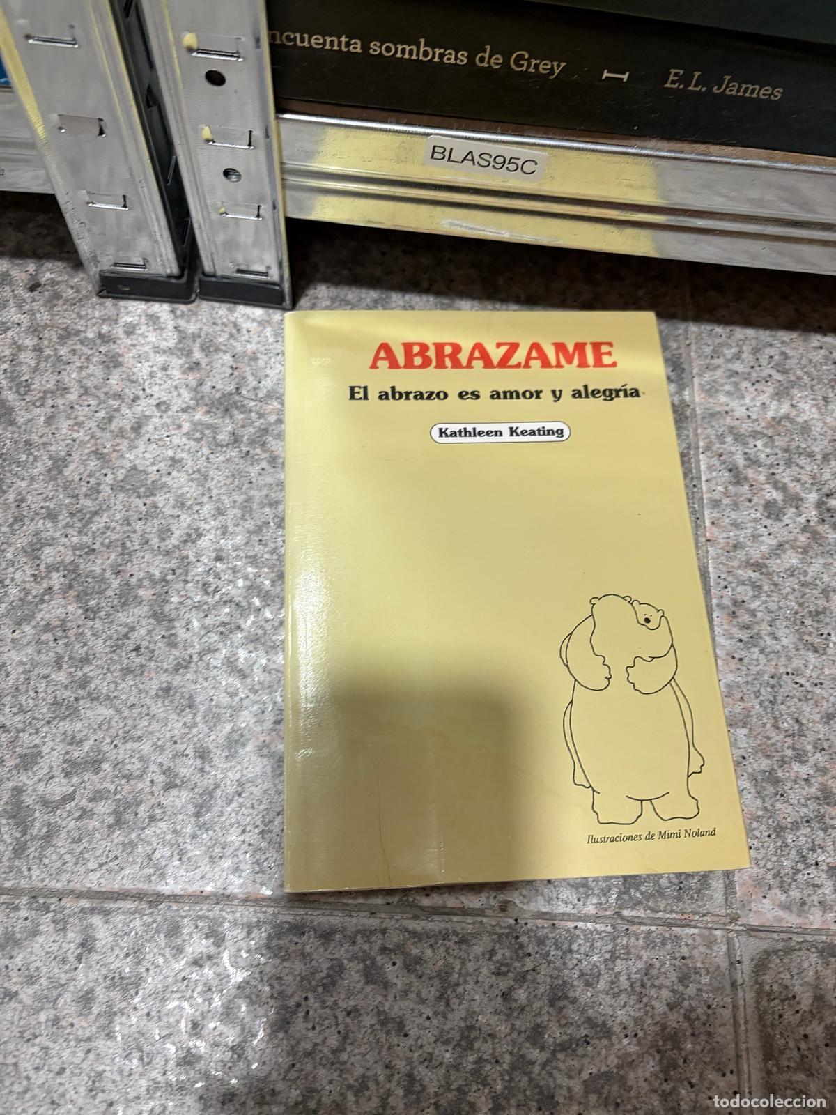 Libros de segunda mano: BLAS95C ABRAZAME El abrazo es amor y alegr&iacute;a Kathleen Keating