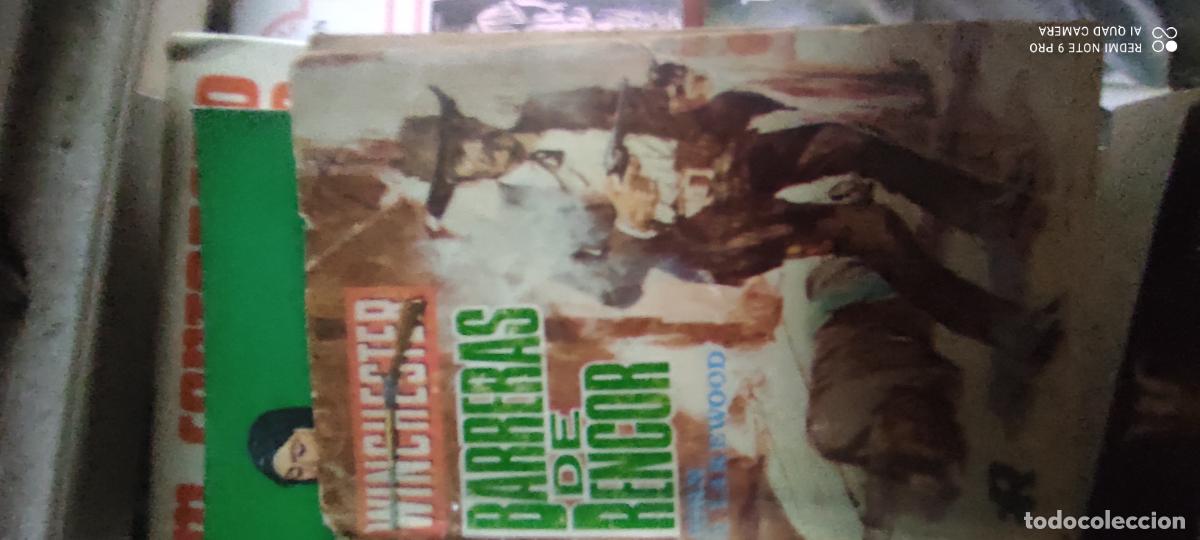 Libros de segunda mano: BARRERAS DE RENCOR JOHN A. LAKEWOOD.
