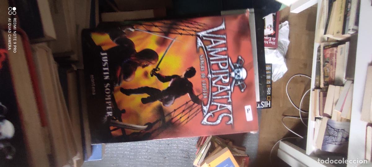 Libros de segunda mano: VAMPIRATAS-SANGRE DE CAPITAN-JUSTIN SOMPER-MONTENA-1&ordf; EDICION 2008-TAPAS DURAS+SOBRECUBIERTA