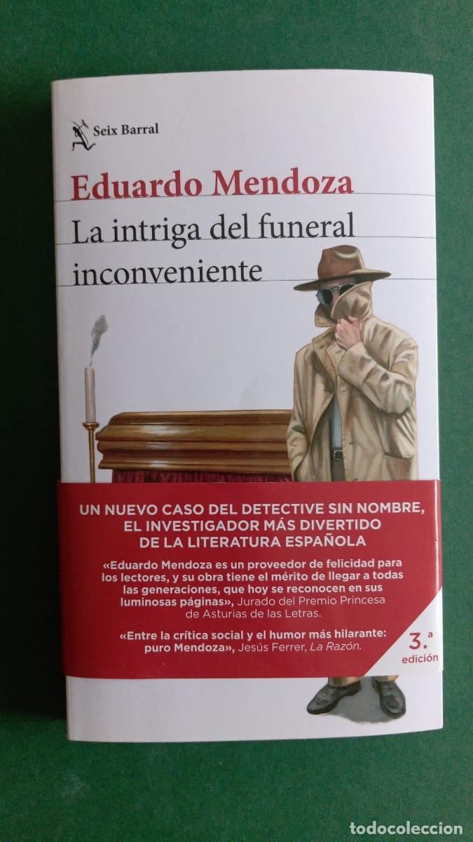 Gebrauchte B&uuml;cher: La intriga del funeral inconveniente de Eduardo Mendoza