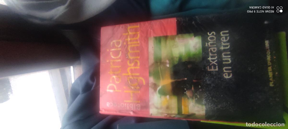 Libri di seconda mano: Extra&ntilde;os en un tren, P. Highsmith