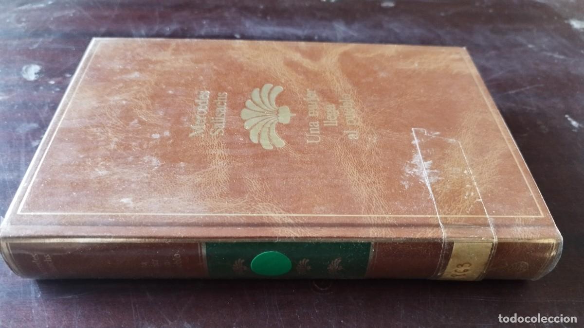 Libros de segunda mano: UNA MUJER LLEGA AL PUEBLO / MERCEDES SALISACHS / CJA600 / PLANETA