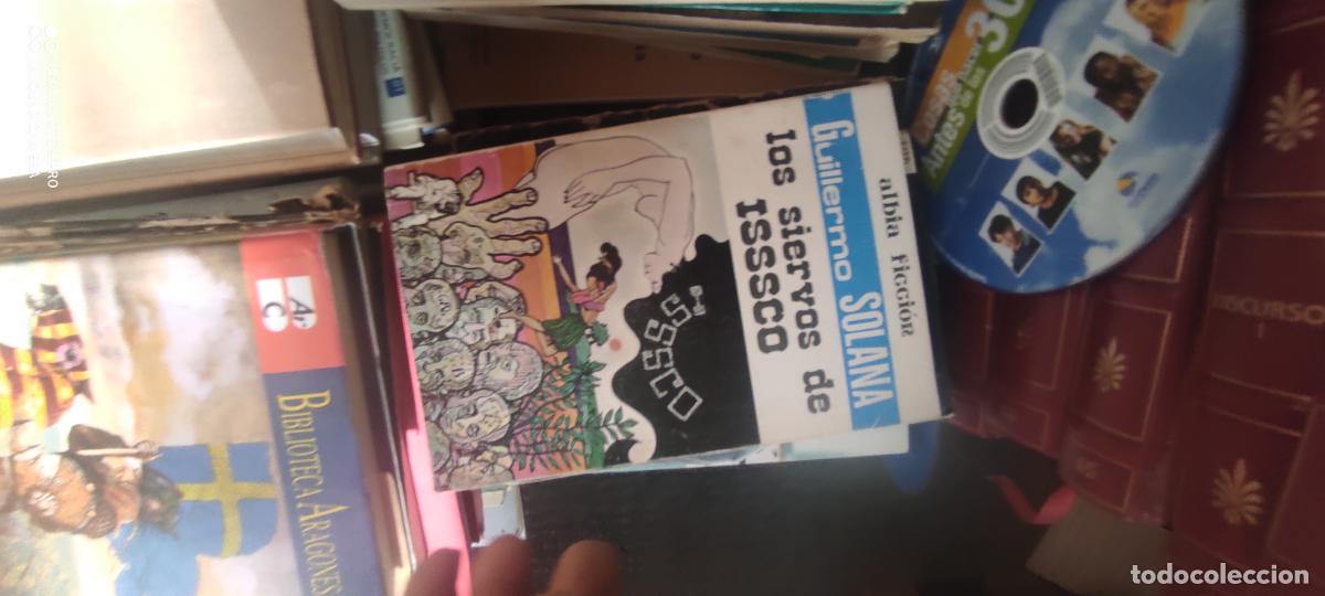 Libros de segunda mano: Los siervos de isssco Guillermo Solana