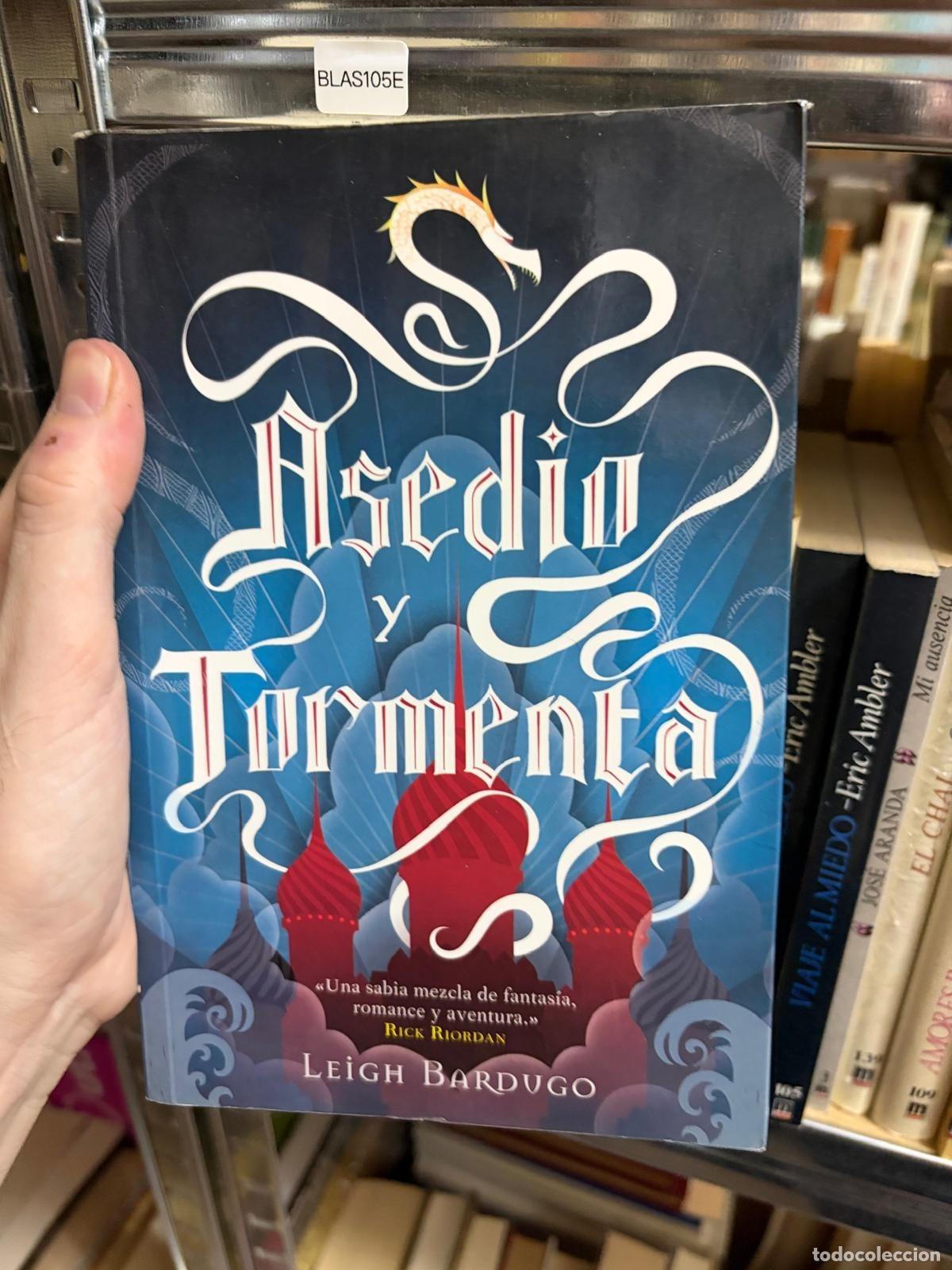 Libros de segunda mano: BLAS105E - Leigh Bardugo - Asedio y tormenta - Hidra - Trilog&iacute;a Grisha