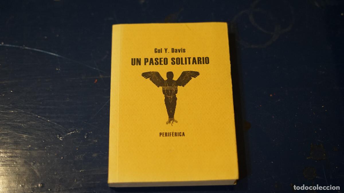 Livros em segunda m&atilde;o: Gul Y. Davis - Un paseo solitario - Perif&eacute;rica 2009