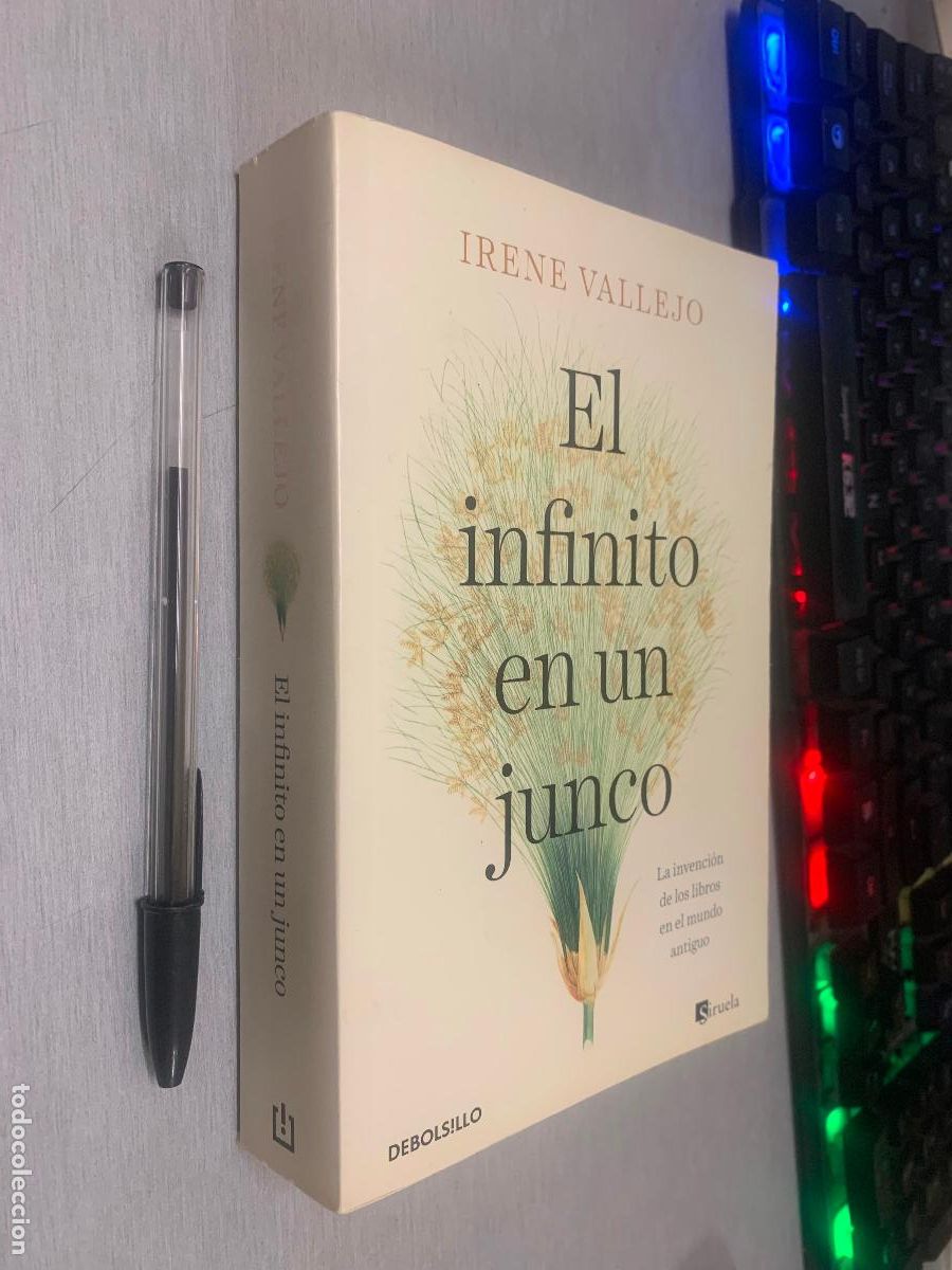 Gebrauchte B&uuml;cher: EL INFINITO EN UN JUNCO / IRENE VALLEJO / DEBOLSILLO - SIRUELA 2022