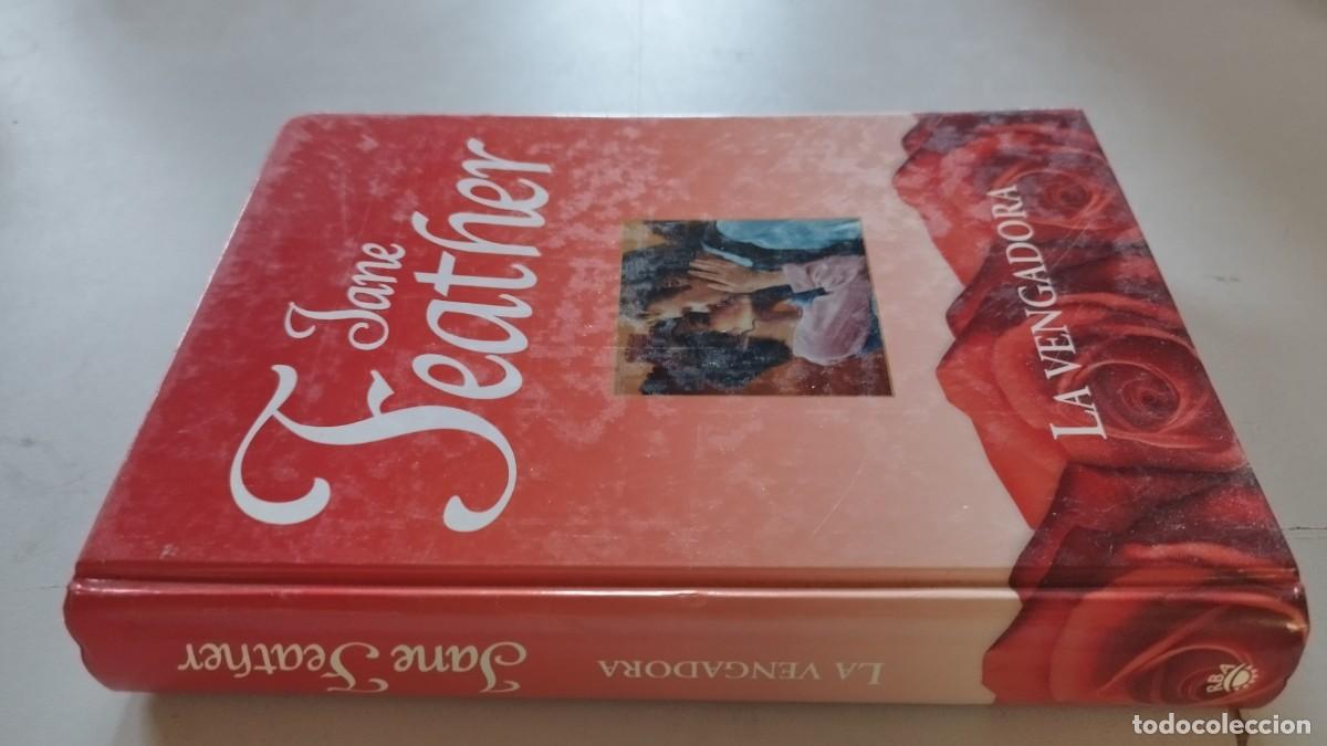 Libros de segunda mano: LA VENGADORA / JANE FEATHER / GRAVOL 33 / RBA