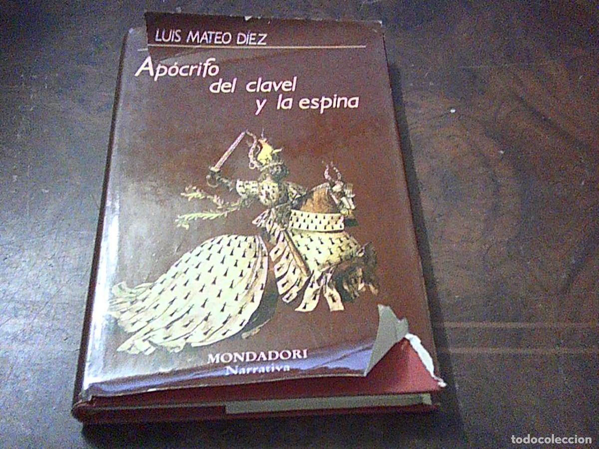 Libros de segunda mano: Ap&oacute;crifo del clavel y la espina. Luis Mateo D&iacute;ez. Mondadori narrativa 1988, sobrecubierta rota