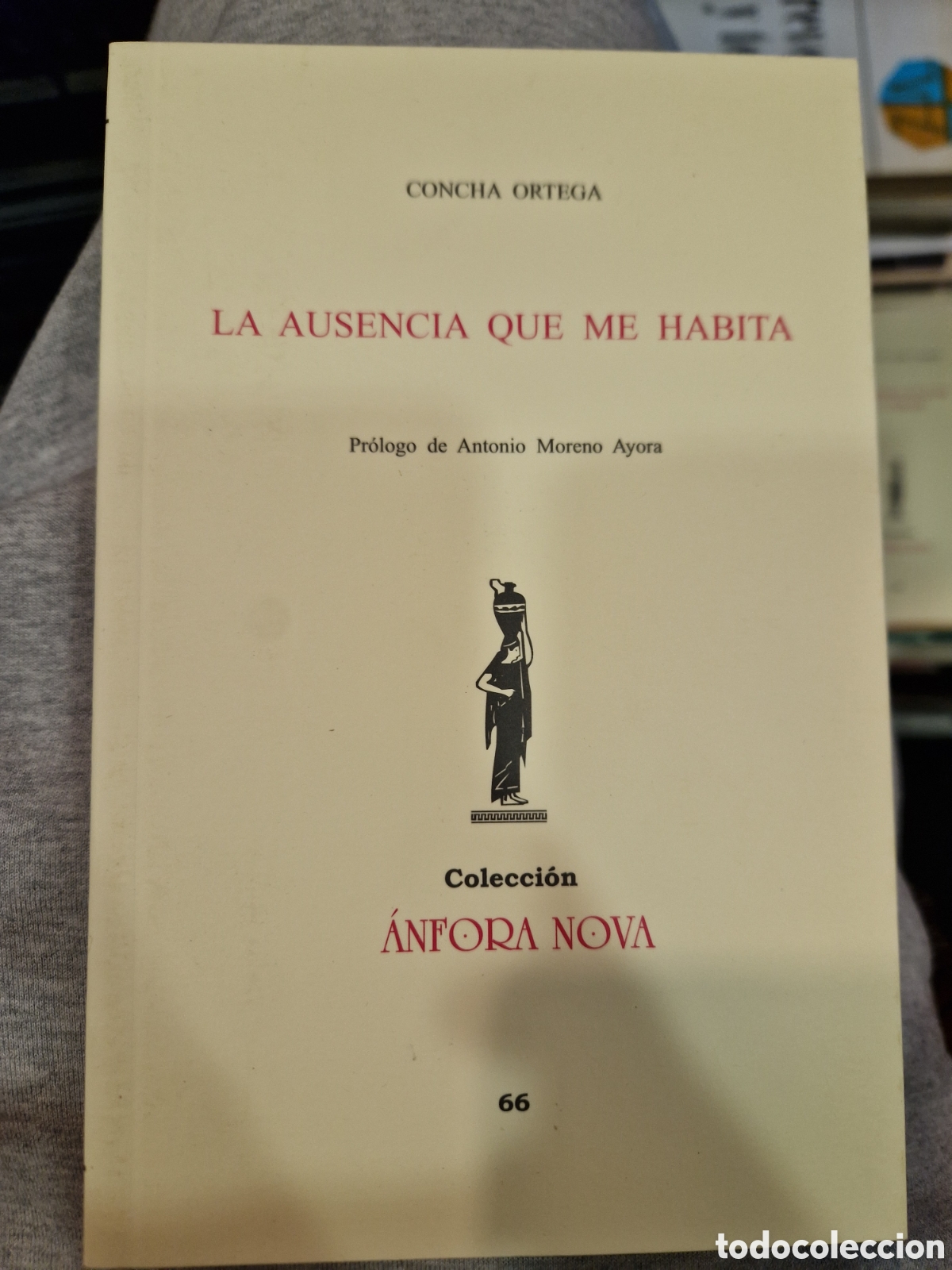Libri di seconda mano: ORTEGA, Concha. La ausencia que me habita