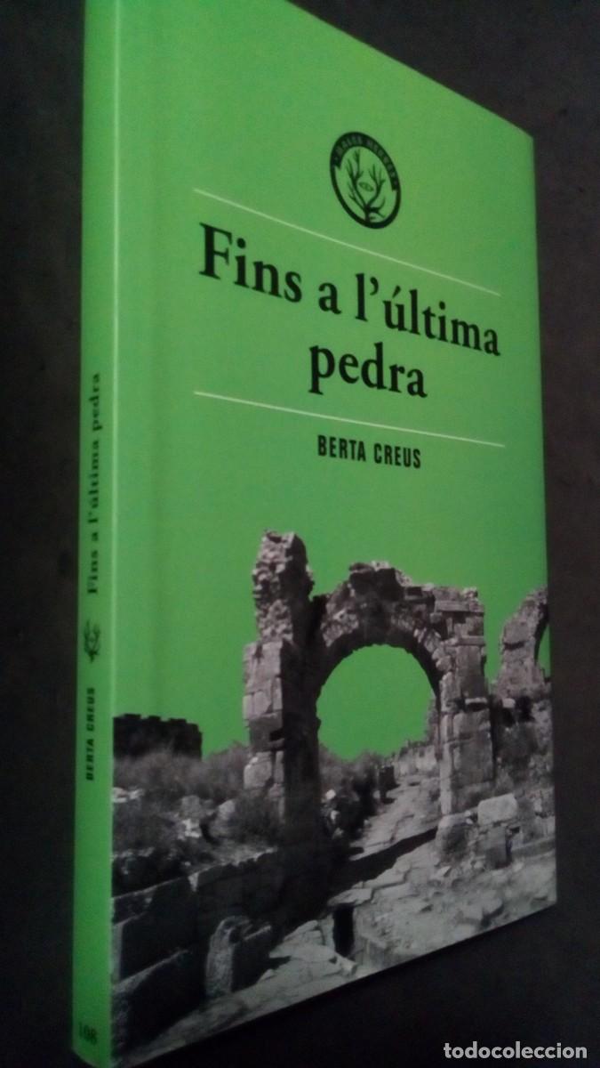 Libros de segunda mano: FINS A L&acute;&Uacute;LTIMA PEDRA-BERTA CREUS-PRIMERA EDICI&Oacute;-EDITORIAL MALES HERBES 2024-COMO NUEVO
