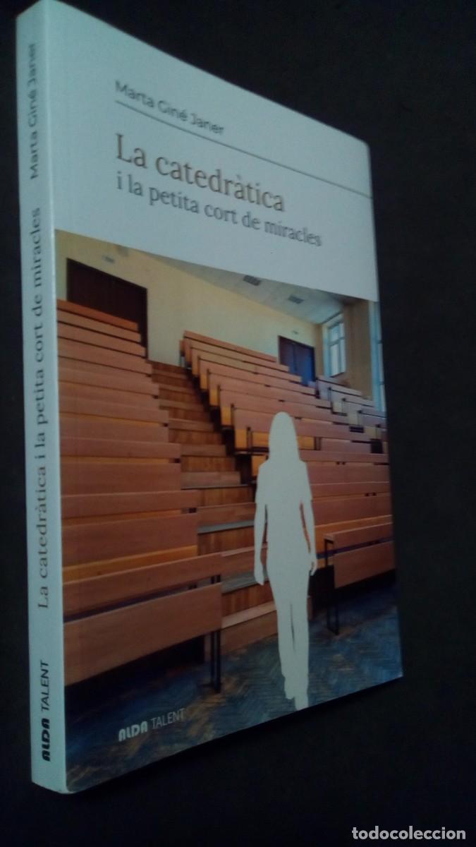 Libros de segunda mano: LA CATEDR&Agrave;TICA I LA PETITA CORT DE MIRACLES-LIBRO COMO NUEVO-PRIMERA EDICI&Oacute;N 2025