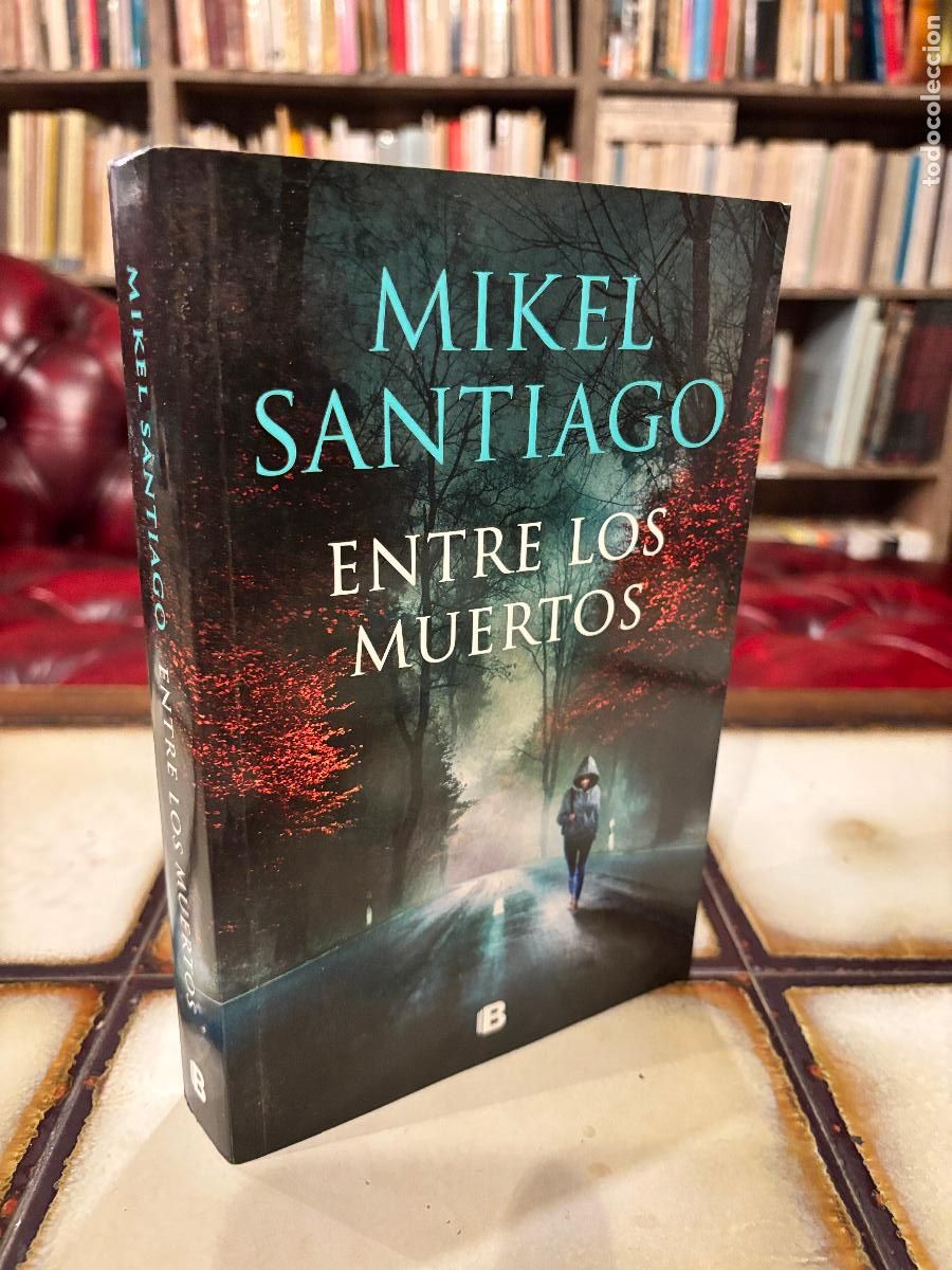 Gebrauchte B&uuml;cher: Entre los muertos. Mikel Santiago.