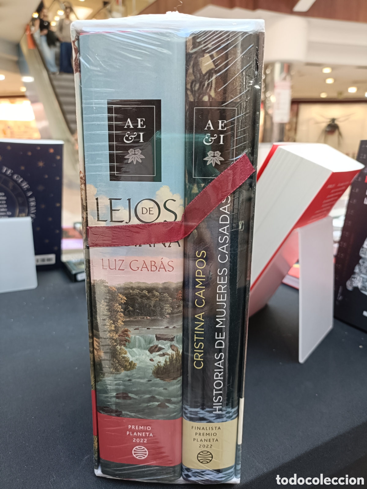 Libros de segunda mano: Estuche: Historias de mujeres casadas, Cristina Campos. Lejos de Luisana, Luz Gab&aacute;s. Precintado 2022