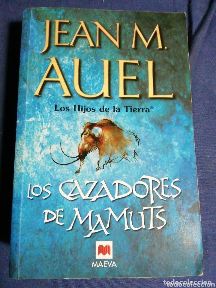 Libri di seconda mano: Cazadores de Mamuts. Jean M. Auel