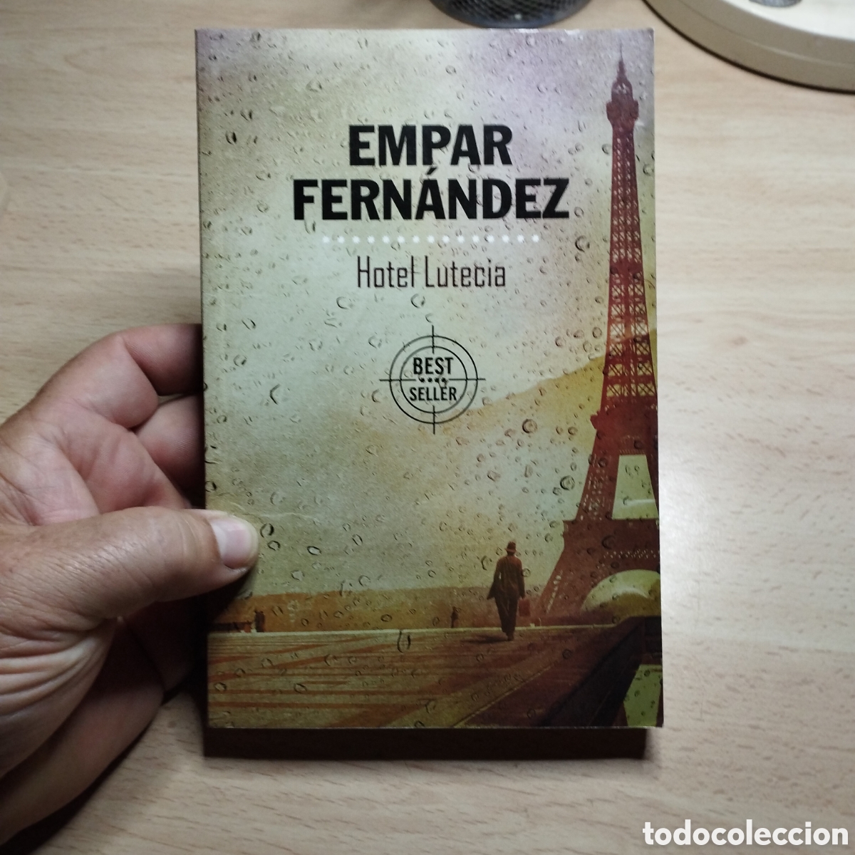 Libri di seconda mano: Hotel Lutecia. Empar Fern&aacute;ndez. 2022. Best Seller
