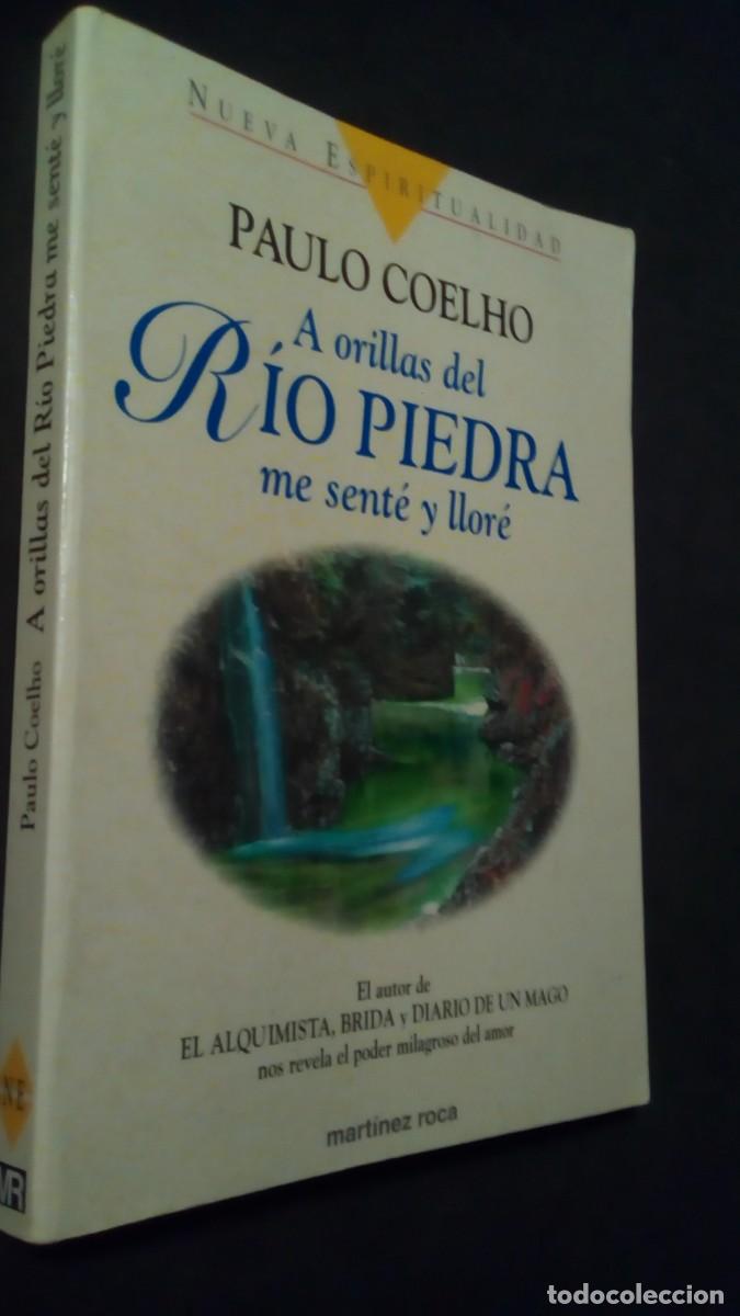 Libros de segunda mano: A ORILLAS DEL R&Iacute;O PIEDRA ME SENT&Eacute; Y LLOR&Eacute; - PAULO COELHO-MART&Iacute;NEZ ROCA-BUEN ESTADO