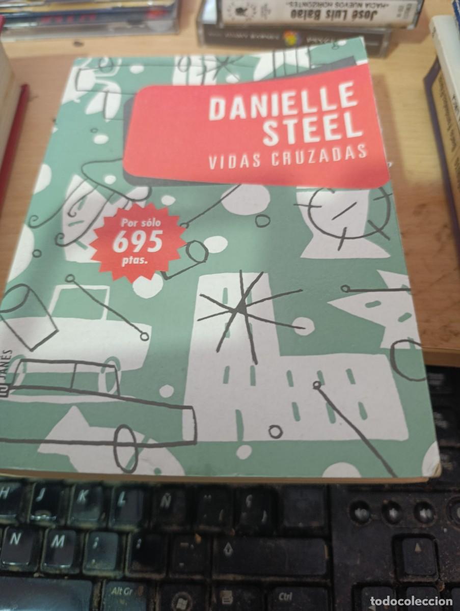 Second hand books: VIDAS CRUZADAS. DANIELLE STEEL. EST33B4