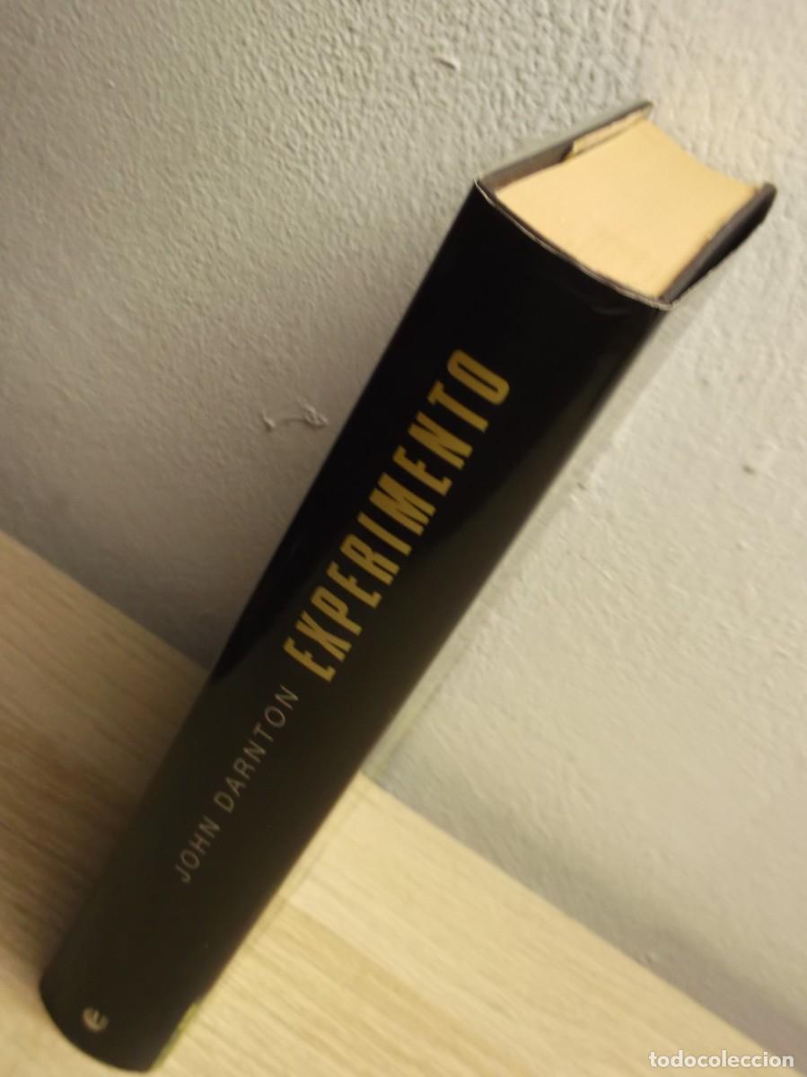 Libros de segunda mano: EXPERIMENTO de John Darnton - Tapa dura - Foto 2