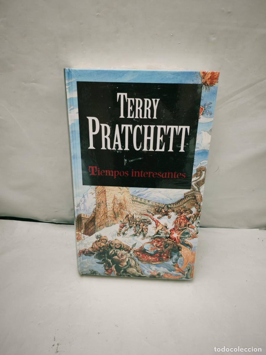 Gebrauchte B&uuml;cher: Terry Pratchett: TIEMPOS INTERESANTES (COMO NUEVO, sin recorrido comercial)