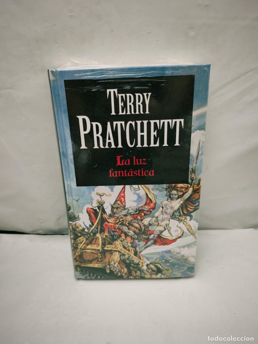 Gebrauchte B&uuml;cher: Terry Pratchett: LA LUZ FANT&Aacute;STICA (COMO NUEVO, sin recorrido comercial)