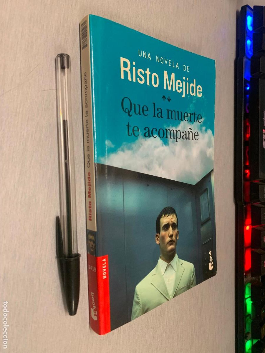 Libros de segunda mano: QUE LA MUERTE TE ACOMPA&Ntilde;E / RISTO MEJIDE / ESPASA BOOKET 2013