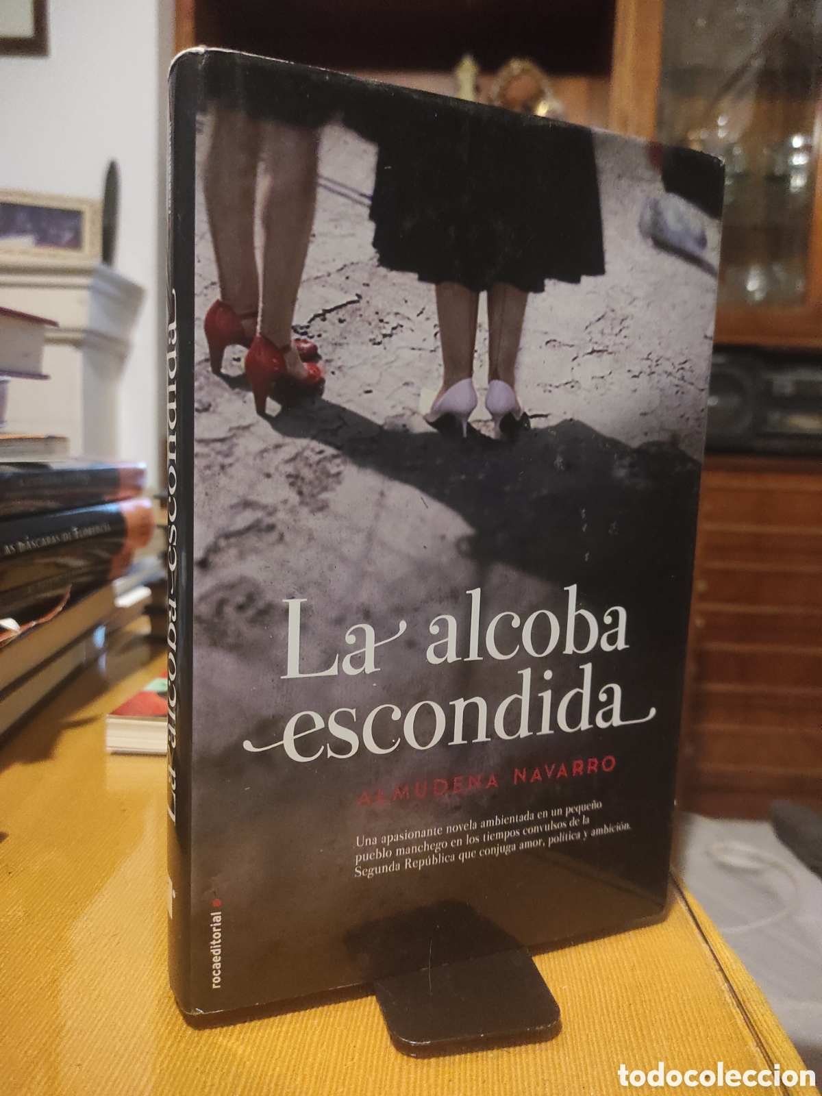 Libros de segunda mano: La alcoba escondida. Almudena Navarro (PEDIDO MINIMO 10&euro;)