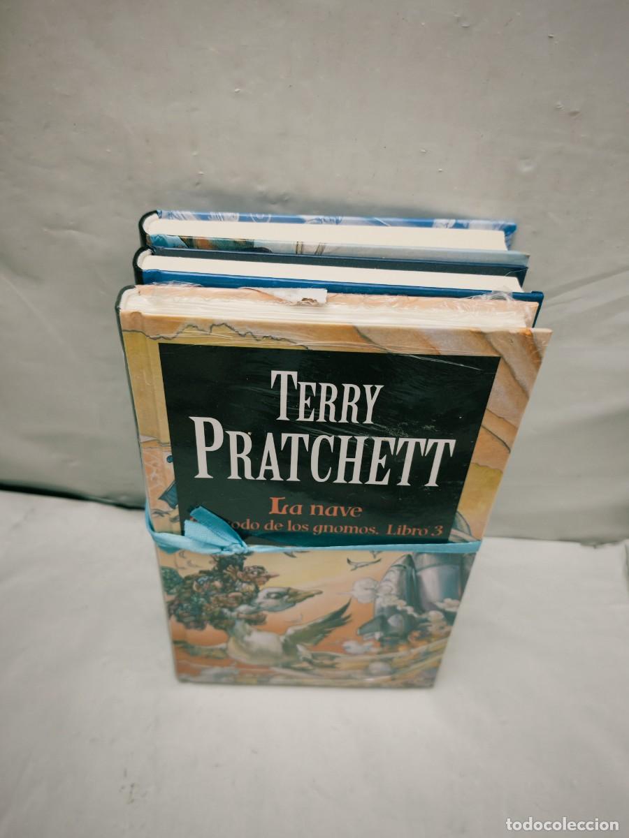 Libros de segunda mano: Terry Pratchett: El &eacute;xodo de los gnomos, Tomos 1 (CAMIONEROS), 2 (CAVADORES y 3 (LA NAVE)