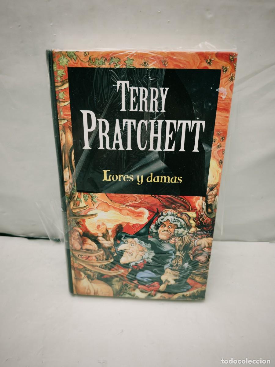 Second hand books: Terry Pratchett: LORES Y DAMAS (sin recorrido comercial, COMO NUEVO)