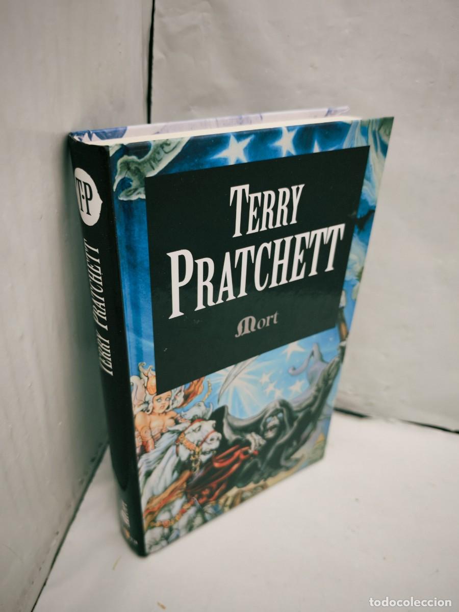 Libros de segunda mano: Terry Pratchett: MORT (COMO NUEVO) - Foto 3