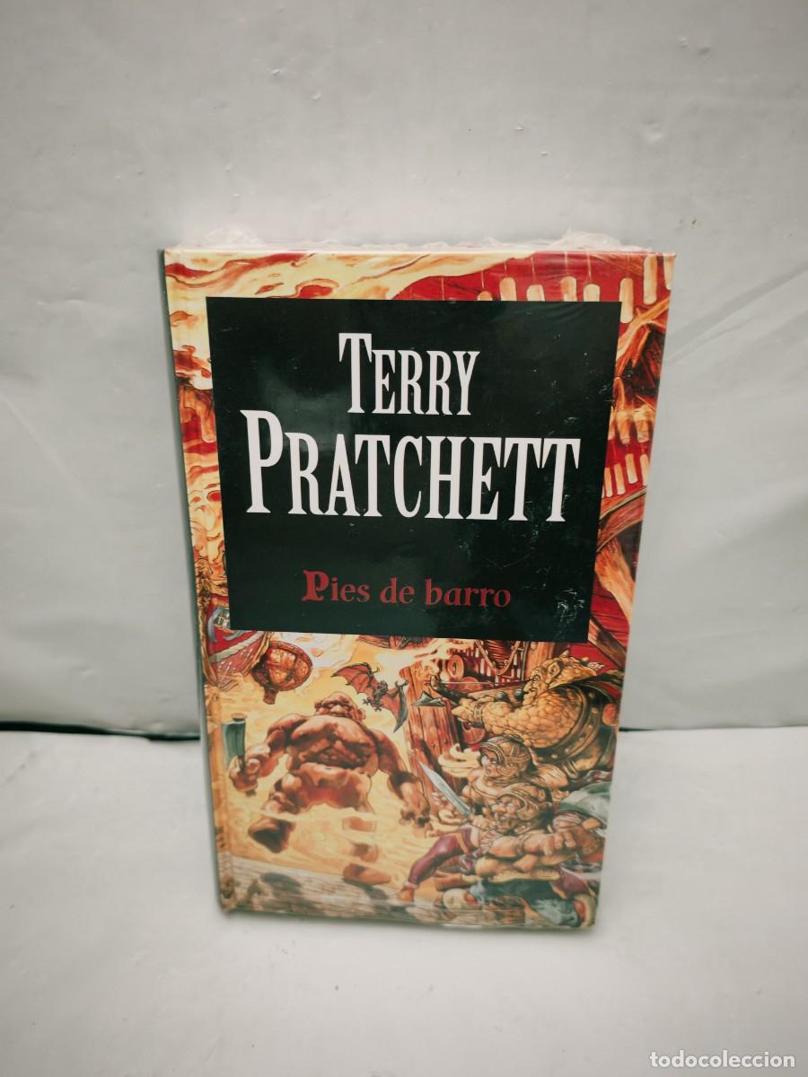 Libri di seconda mano: Terry Pratchett: PIES DE BARRO (COMO NUEVO, sin recorrido comercial)