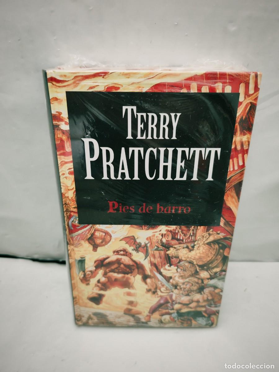 Gebrauchte B&uuml;cher: Terry Pratchett: PIES DE BARRO (sin recorrido comercial, COMO NUEVO)