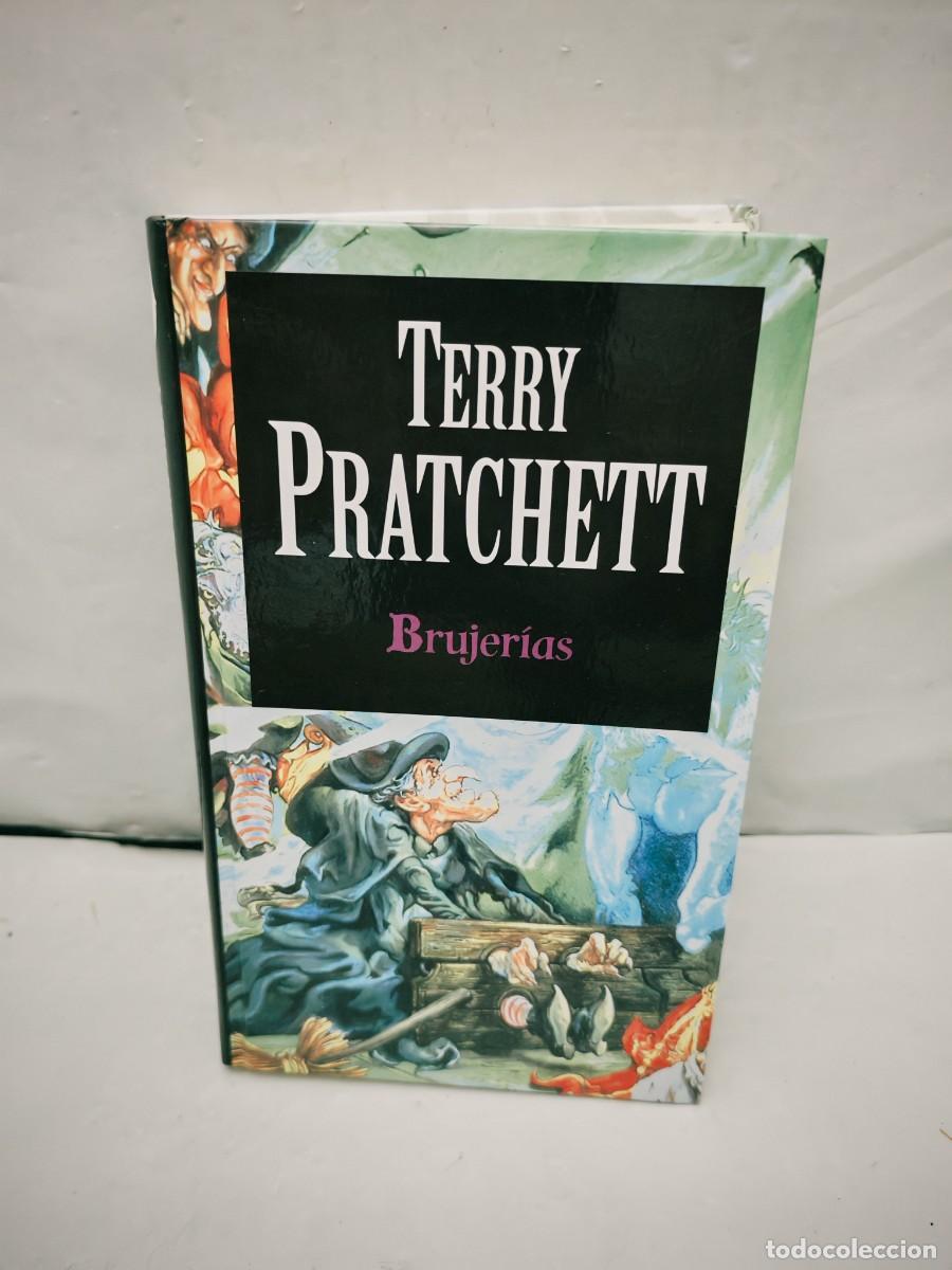 Libros de segunda mano: Terry Pratchett: BRUJER&Iacute;AS (Tapa dura, COMO NUEVO)