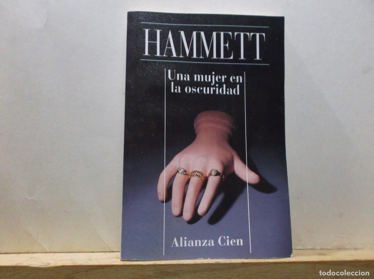 Libros de segunda mano: UNA MUJER EN LA OSCURIDAD - HAMMETT - ALIANZA CIEN - 1995.