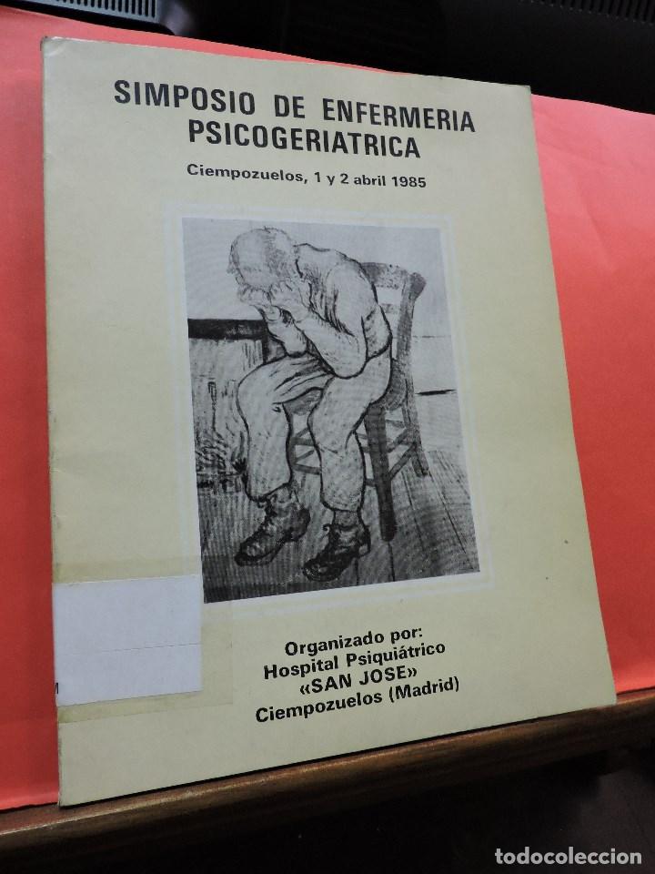 Libri di seconda mano: Simposio de enfermer&iacute;a psicogeri&aacute;trica. Edita Hospital Psiqui&aacute;trico &rdquo;San Jos&eacute;&rdquo;. Ciempozuelos 1985.