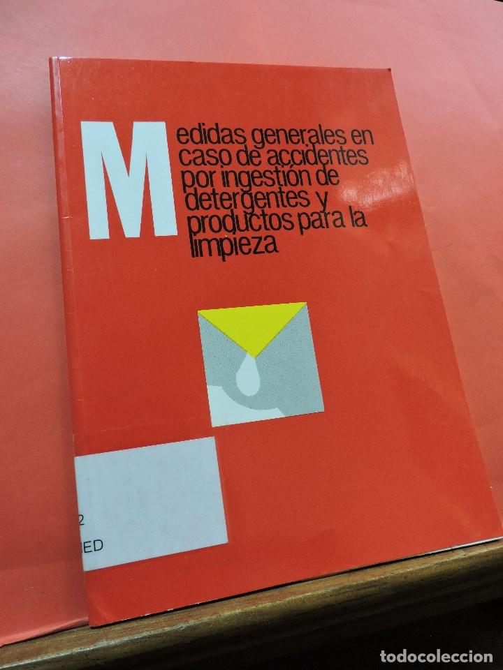 Libri di seconda mano: Medidas generales en caso de accidentes por ingesti&oacute;n de detergentes y productos para la limpieza