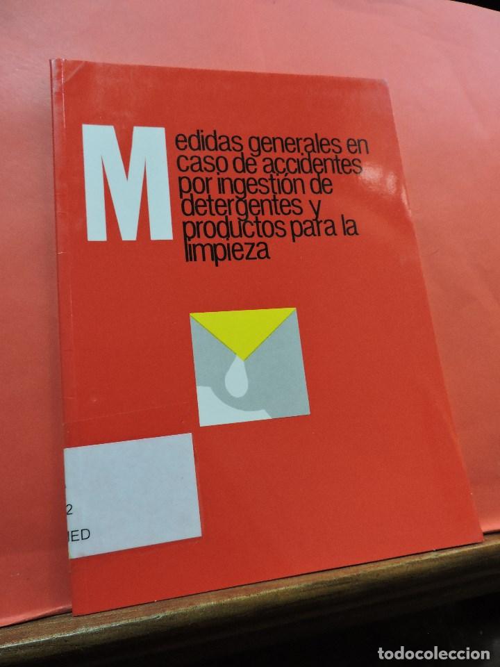 Libri di seconda mano: Medidas generales en caso de accidentes por ingesti&oacute;n de detergentes y productos para la limpieza
